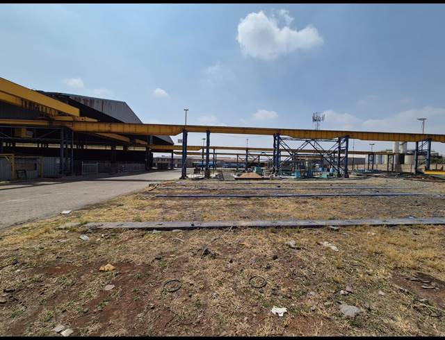 1,640M² WAREHOUSE TO LET IN ROODEKOP